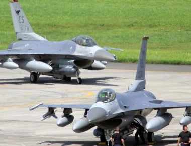 Ιάπωνας δήμαρχος θέλει να καθηλώσει F-16 της USAF - Αμερικανικό μαχητικό είχε πετάξει δεξαμενές με καύσιμα μέσα σε λίμνη